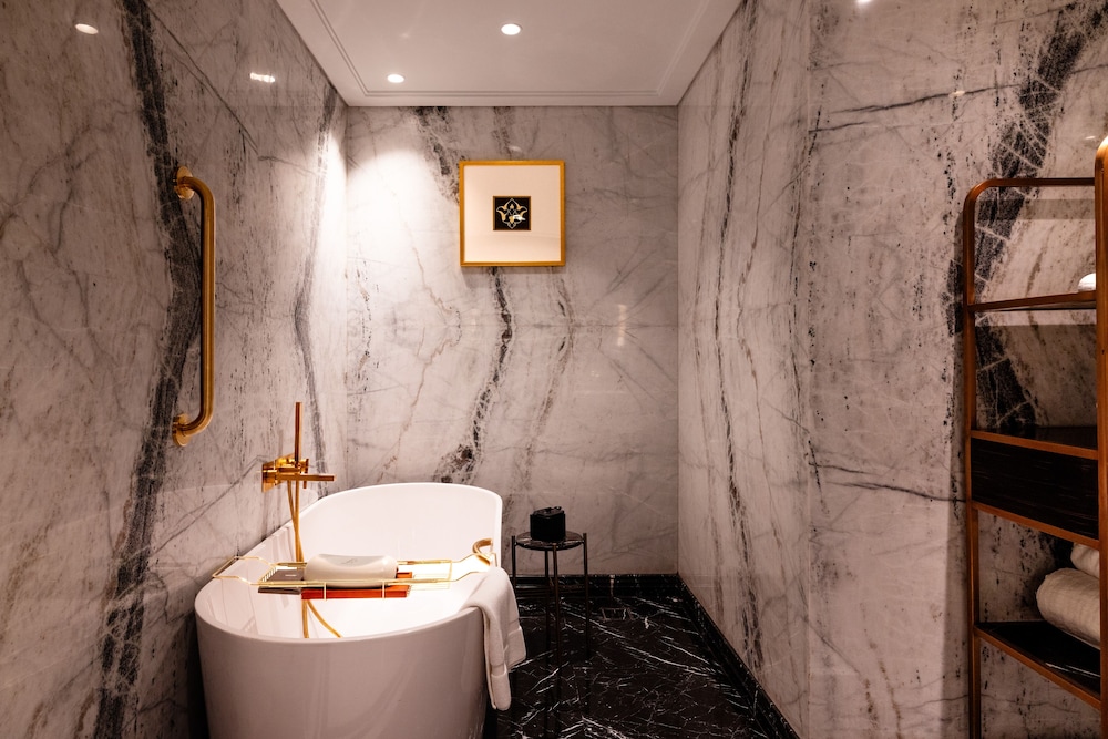 Fairmont Gold, Suite, 1 cama de matrimonio grande del hotel Fairmont Mumbai. Foto 15