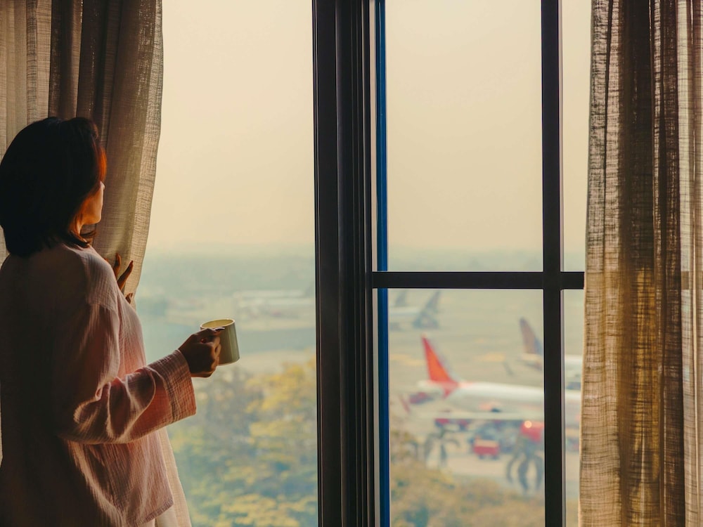 SIGNATURE 1 King Bed Airport View del hotel Fairmont Mumbai. Foto 5