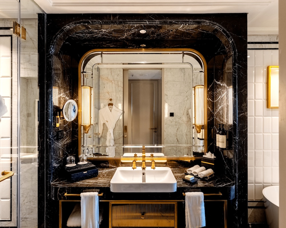 SIGNATURE GOLD 1 King Bed, Fairmont Gold lounge access del hotel Fairmont Mumbai. Foto 6