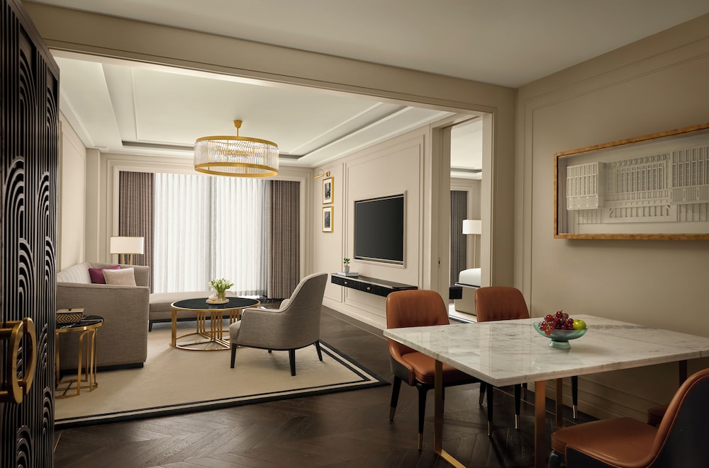 Fairmont Gold, Suite Signature, varias camas, Acceso al salón del club del hotel Fairmont Mumbai. Foto 1