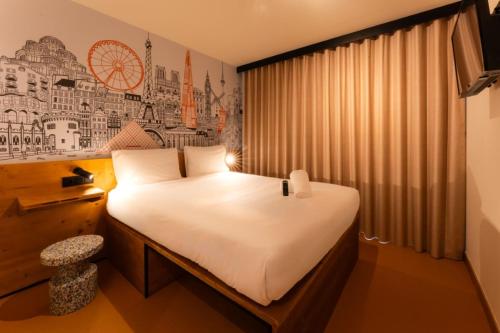 Habitación Doble Estándar del hotel easyHotel Valencia Ciutat Vella. Foto 7