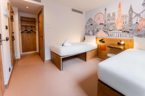 Habitación Doble Estándar - 2 camas del hotel easyHotel Valencia Ciutat Vella. Foto 3