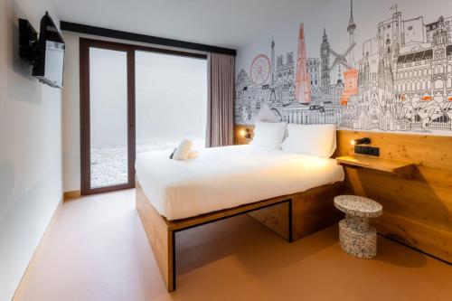 Habitación Doble adaptada para personas con movilidad reducida del hotel easyHotel Valencia Ciutat Vella