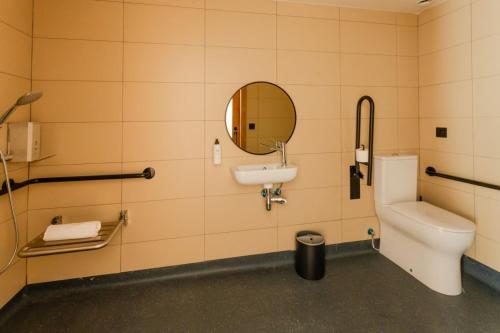 Habitación Doble adaptada para personas con movilidad reducida del hotel easyHotel Valencia Ciutat Vella. Foto 8