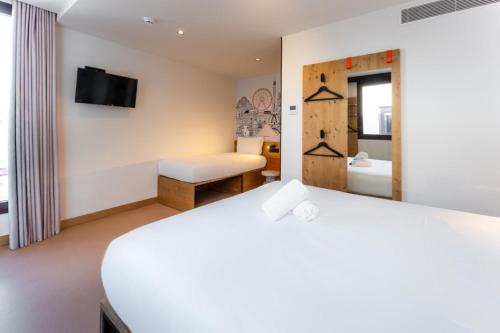Habitación Triple Estándar del hotel easyHotel Valencia Ciutat Vella. Foto 1