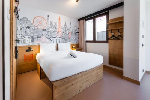 Habitación Triple Estándar del hotel easyHotel Valencia Ciutat Vella. Foto 11