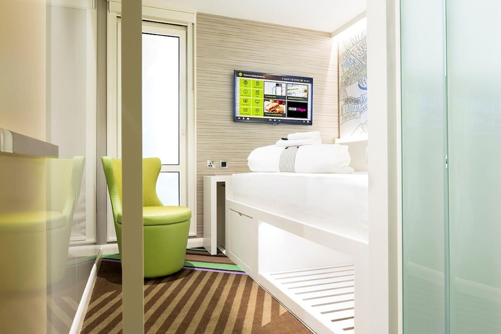 Habitación estándar doble del hotel Hub By Premier Inn London Westminster - St James' Park. Foto 1