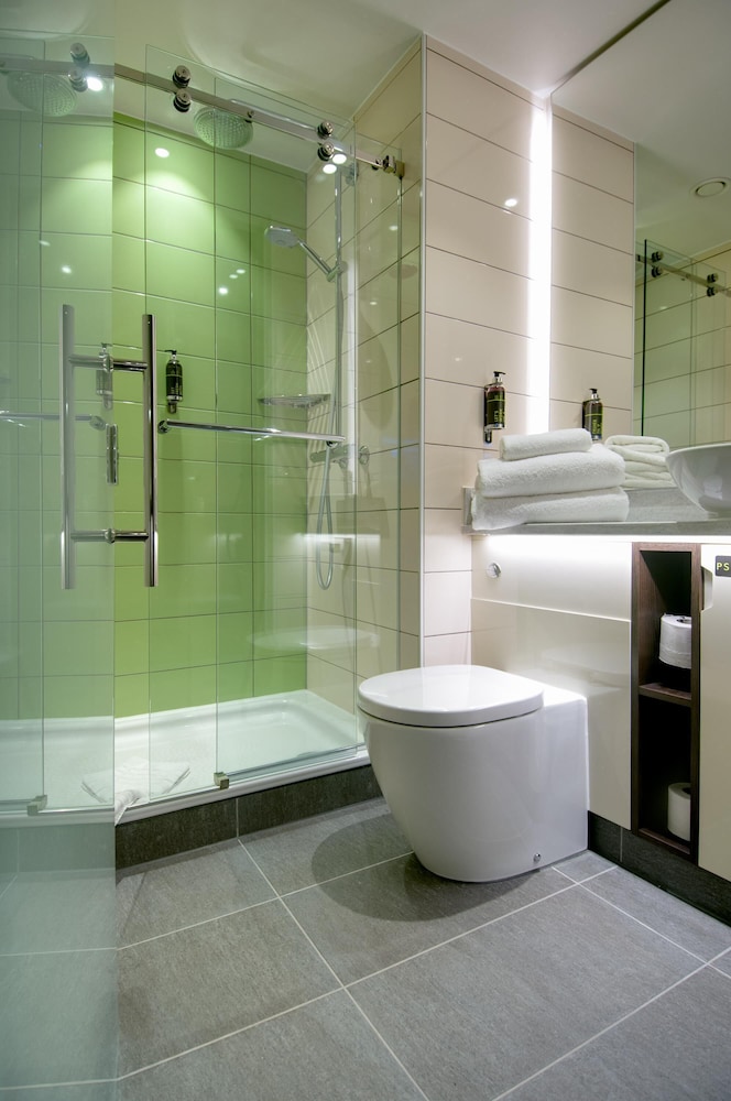 Habitación doble superior del hotel Hub By Premier Inn London Westminster - St James' Park. Foto 4