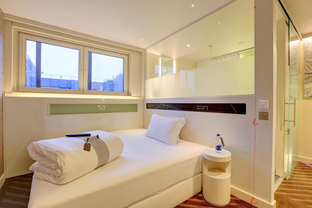 Habitación estándar doble, ducha adaptada del hotel Hub By Premier Inn London Westminster - Westminster Abbey