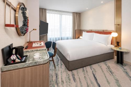 Habitación Dorsett con cama extragrande del hotel Dorsett Canary Wharf London