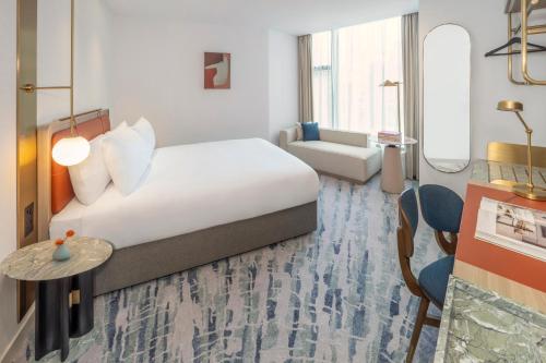 Habitación Esquinera Deluxe del hotel Dorsett Canary Wharf London. Foto 1