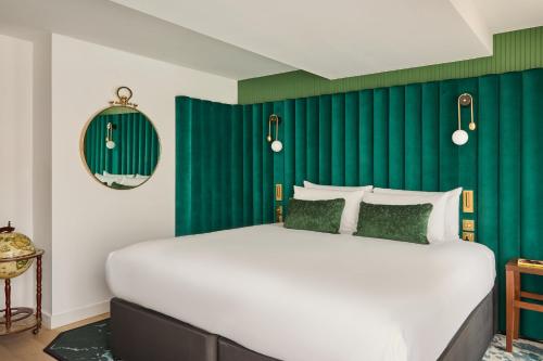 Suite con cama extragrande del hotel Indigo London Clerkenwell by IHG. Foto 8