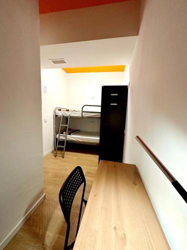 Habitación Doble Económica - 2 camas del hotel Arc House Madrid - Puerta del Sol Only Adults. Foto 1