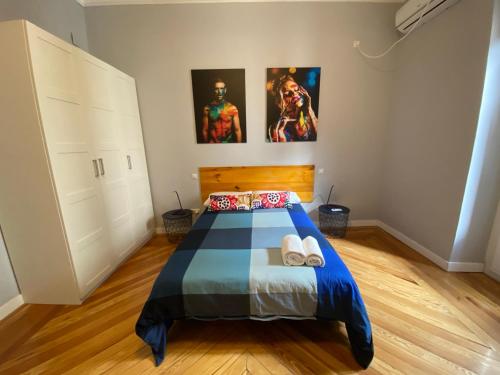 Habitación Cuádruple con baño privado del hotel Arc House Madrid - Puerta del Sol Only Adults. Foto 4