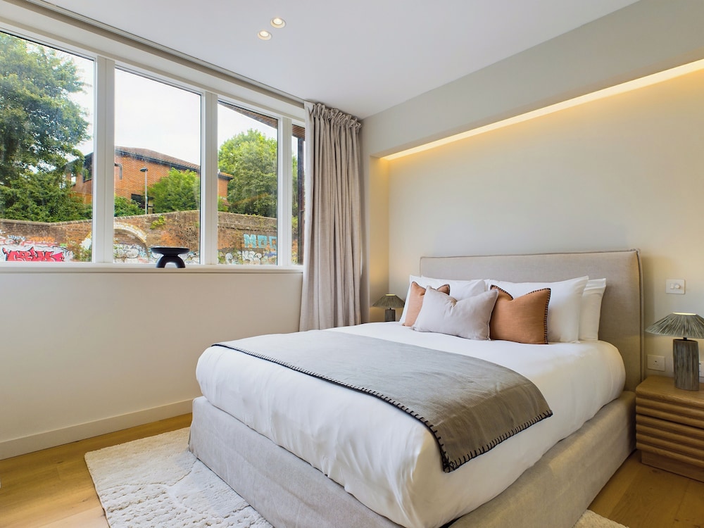 Casa Deluxe, 3 habitaciones, balcón, vistas al canal del hotel Be London - The St Pancras Residences. Foto 1