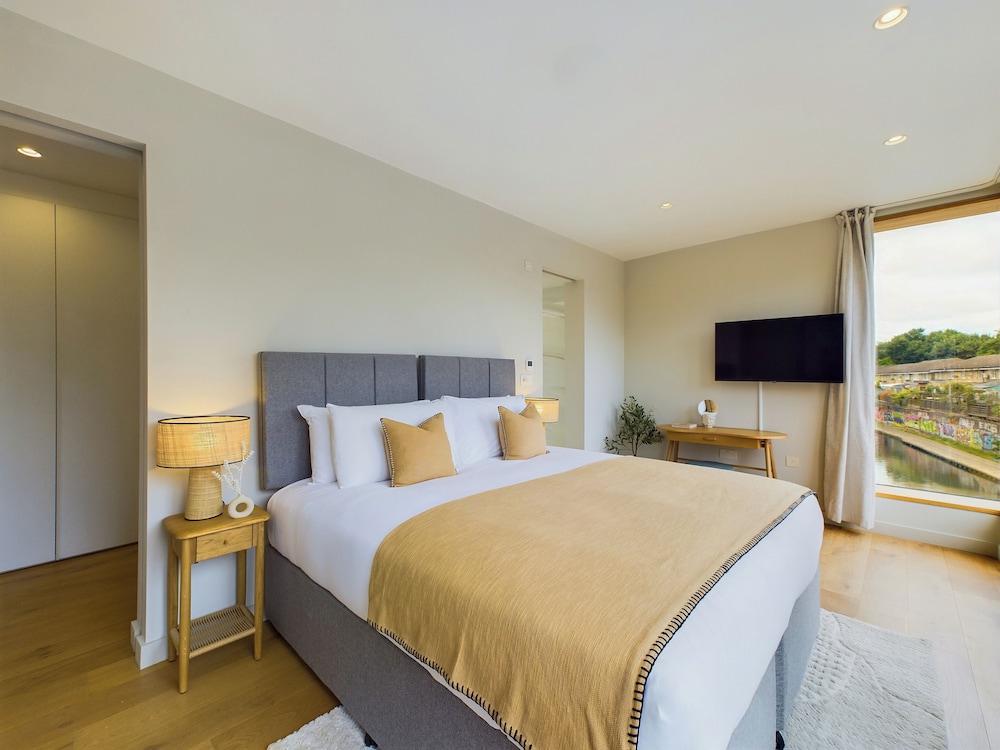 Casa Deluxe, 3 habitaciones, balcón, vistas al canal del hotel Be London - The St Pancras Residences. Foto 2