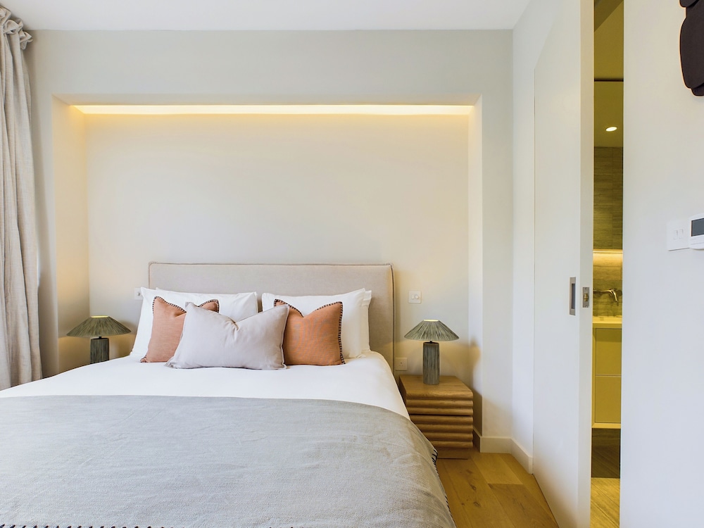 Casa Deluxe, 3 habitaciones, balcón, vistas al canal del hotel Be London - The St Pancras Residences. Foto 7