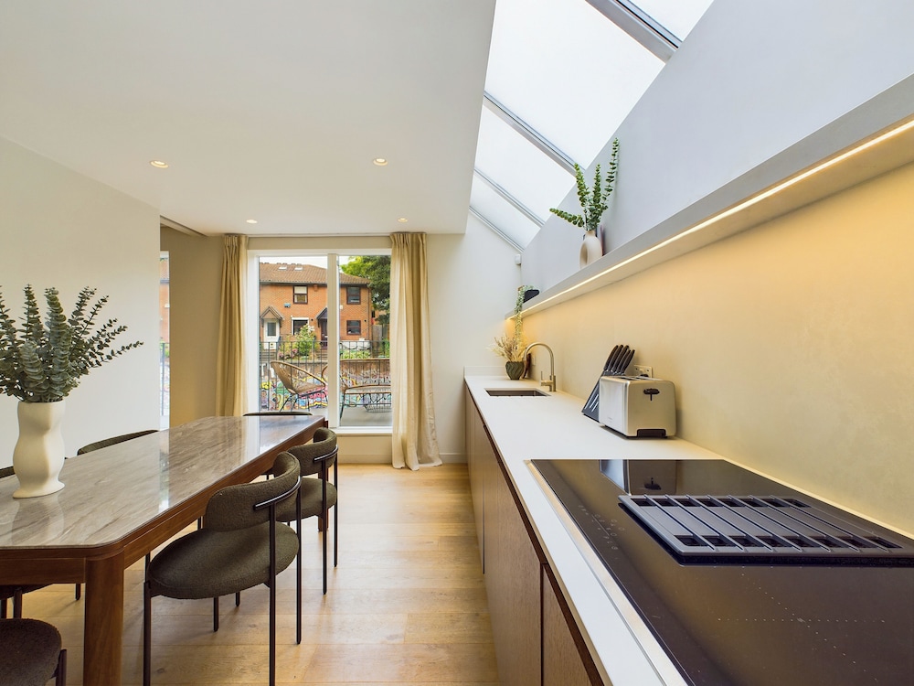 Casa Deluxe, 3 habitaciones, balcón, vistas al canal del hotel Be London - The St Pancras Residences. Foto 11