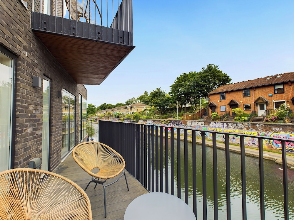 Casa Deluxe, 3 habitaciones, balcón, vistas al canal del hotel Be London - The St Pancras Residences. Foto 13