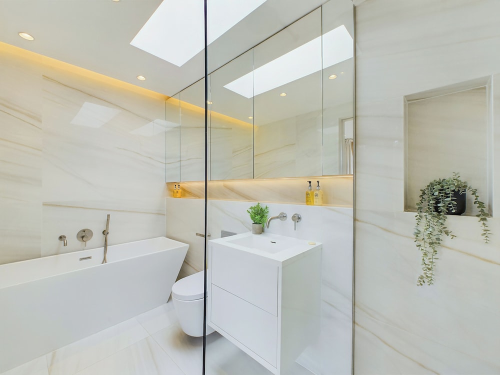 Casa Deluxe, 3 habitaciones, balcón, vistas al canal del hotel Be London - The St Pancras Residences. Foto 14