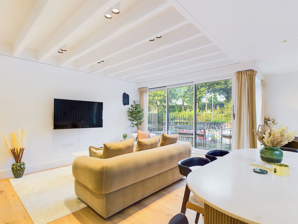 Casa Confort, 3 habitaciones, balcón, vistas al canal del hotel Be London - The St Pancras Residences. Foto 4