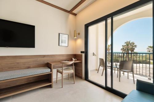 Habitación superior con cama extragrande del hotel Best Village Chipiona. Foto 10