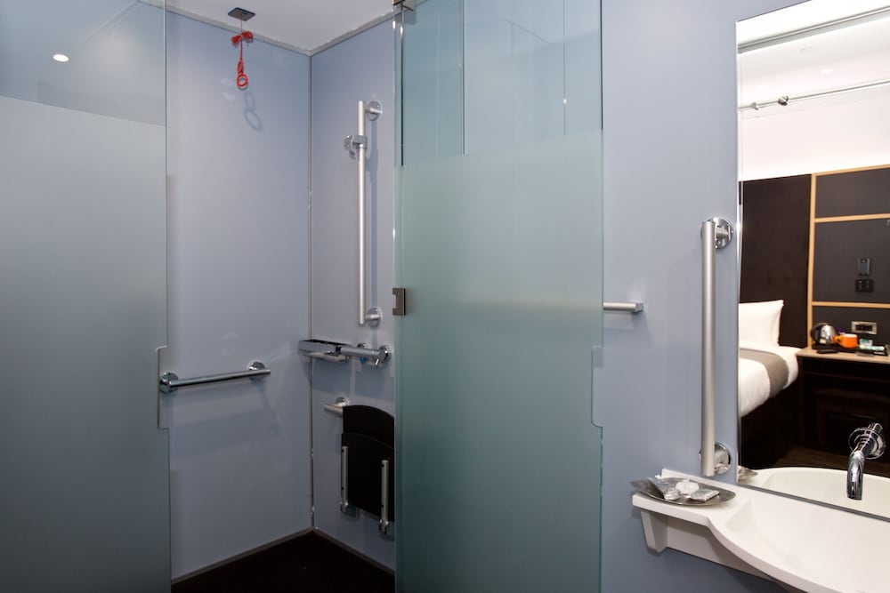 Club Queen Accessible Room del hotel The Z Hotel Leicester Square. Foto 4