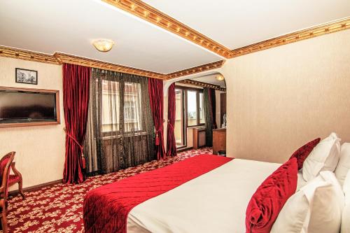 Habitación Doble Deluxe con balcón del hotel Antea Palace and Spa. Foto 2