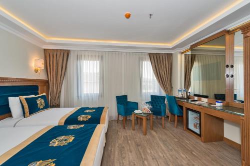 Habitación Triple Estándar del hotel The Byzantium and Suites - Special Class. Foto 4