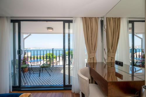 Suite con balcón y vistas al mar - Ático del hotel The Byzantium and Suites - Special Class. Foto 5