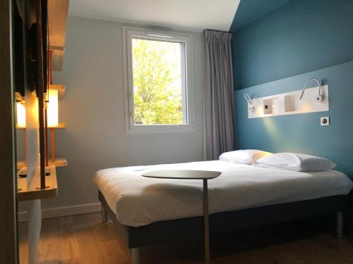 DOBLE - Habitación con una cama grande del hotel ibis budget Reims Parc Des Expositions. Foto 7