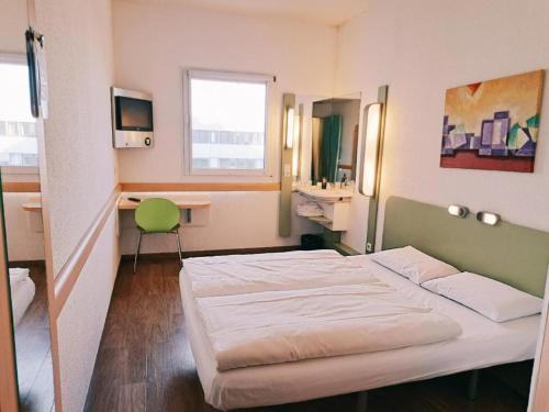 Habitación Estandar del hotel ibis budget Berlin Ost. Foto 2