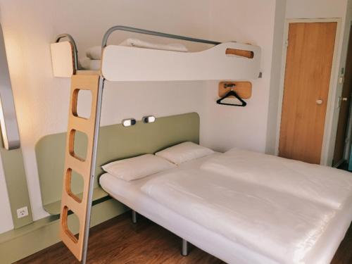 Habitación Estandar del hotel ibis budget Berlin Ost. Foto 3