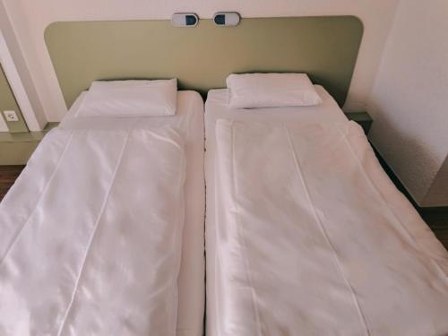 Habitación Estandar del hotel ibis budget Berlin Ost. Foto 4