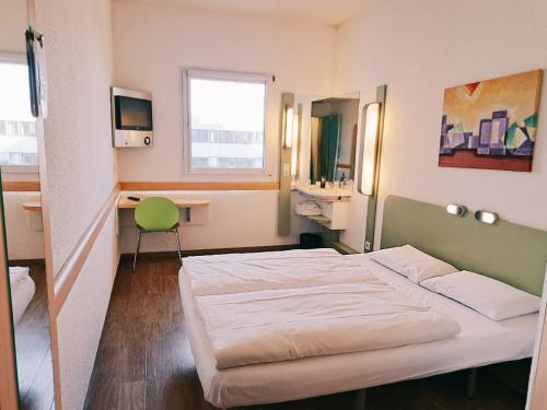 Habitación Estandar del hotel ibis budget Berlin Ost. Foto 5