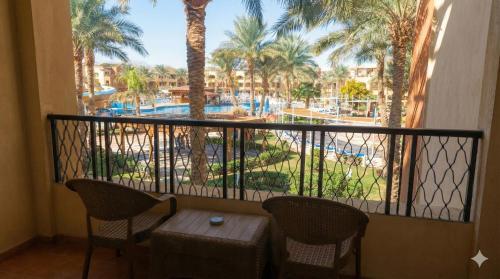 Alojamiento Deluxe con vistas a la piscina del hotel Regency Plaza Aqua Park. Foto 2