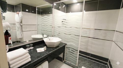 Romance Room with Pool View 16+ del hotel Regency Plaza Aqua Park. Foto 5
