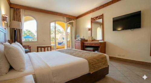 Romance Room with Pool View 16+ del hotel Regency Plaza Aqua Park. Foto 6