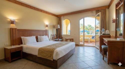 Romance Room with Pool View 16+ del hotel Regency Plaza Aqua Park. Foto 7