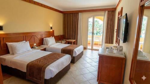 Romance Room with Pool View 16+ del hotel Regency Plaza Aqua Park. Foto 9