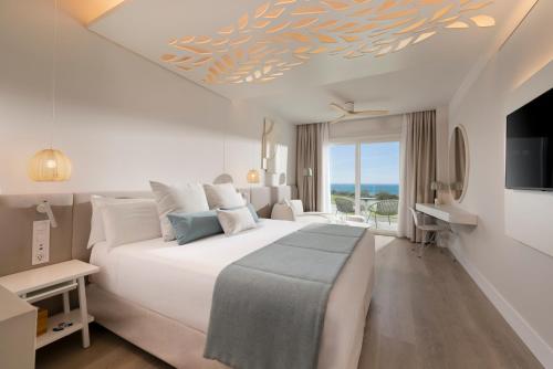 Habitación Doble o doble con 2 camas Oh La La con vistas al mar del hotel Amare Beach Sancti Petri - Adults Recommended. Foto 3