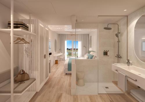 Habitación Deluxe doble o doble con 2 camas con vistas al mar The One Oh La La del hotel Amare Beach Sancti Petri - Adults Recommended. Foto 4