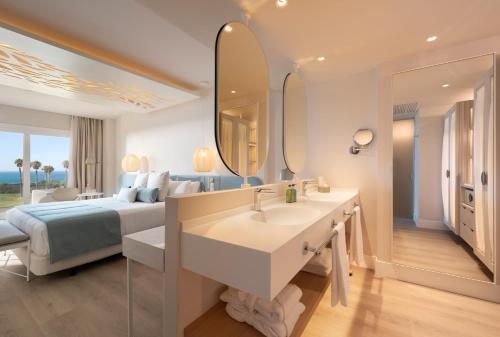 Suite Junior con vistas al mar The One Dolce Vita del hotel Amare Beach Sancti Petri - Adults Recommended. Foto 1
