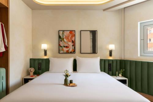 Habitación Superior - 1 cama grande del hotel Serenay Málaga. Foto 6