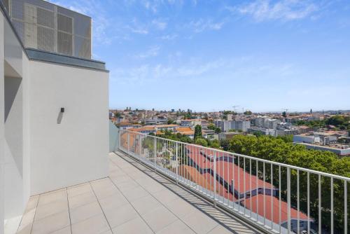Habitación Doble Plus con balcón del hotel BandB Porto Centro Massarelos. Foto 1