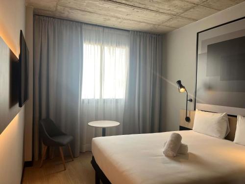 Habitación Doble Estándar del hotel ibis Madrid Norte Las Tablas. Foto 3