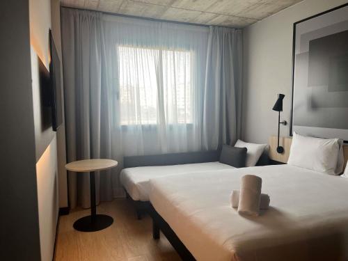 Habitación Doble Estándar con cama individual para un niño del hotel ibis Madrid Norte Las Tablas