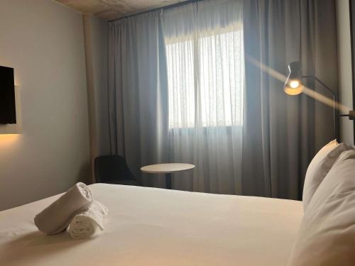 Habitación Doble Estándar del hotel ibis Madrid Norte Las Tablas. Foto 4