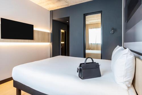 Habitación Doble Estándar del hotel ibis Madrid Norte Las Tablas. Foto 11
