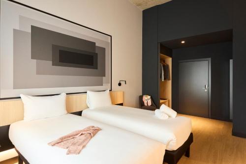 Habitación doble con 2 camas estándar, adaptada para personas con movilidad reducida del hotel ibis Madrid Norte Las Tablas. Foto 10